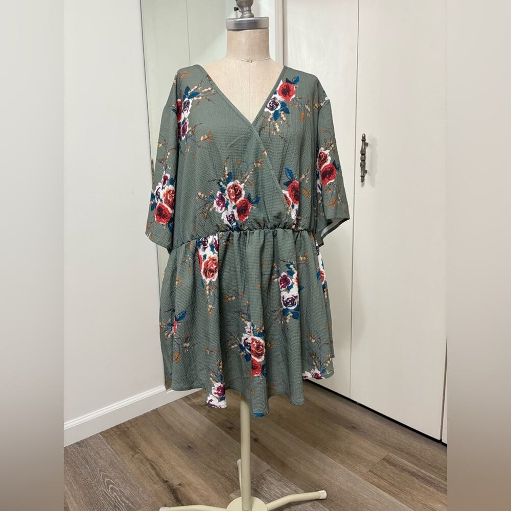 BloomChic Floral Blouse Women’s Plus Size 22/24 V-Neck Peplum Top